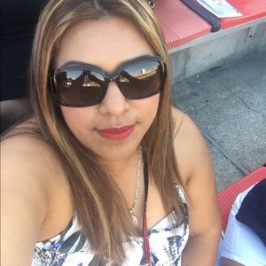 Meet your Posher, Yolanda